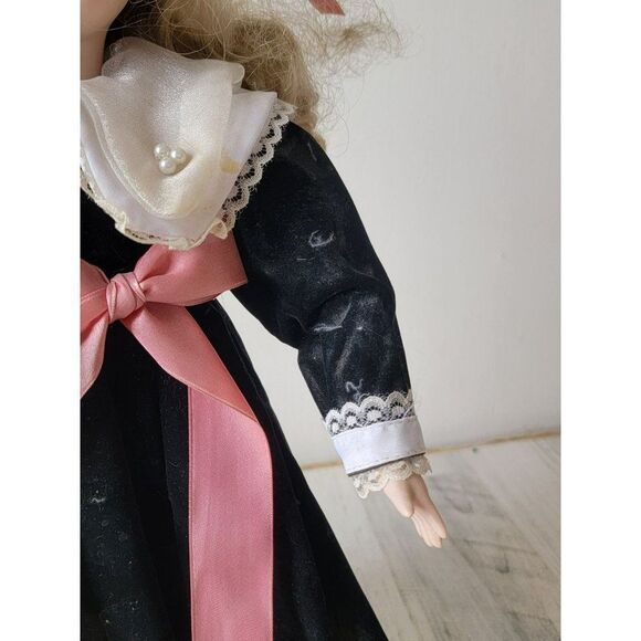 Brinn's Lindsey porcelain doll collectible decor figure - Picture 4 of 16